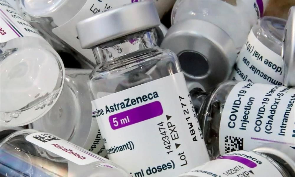 AstraΖeneca: Προσαρμόζεται κατά της νοτιοαφρικανικής μετάλλαξης